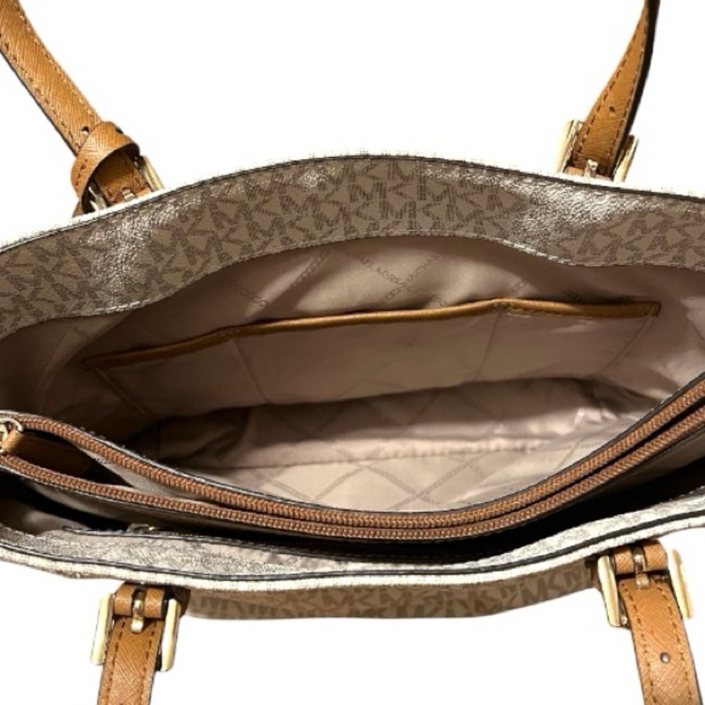 Michael Kors Jet Set Medium Pocket Tote - Picture 7 of 7
